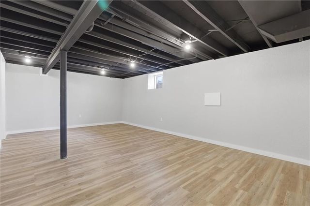 1232 OLD MANOR Road, Liberty, MO 64068