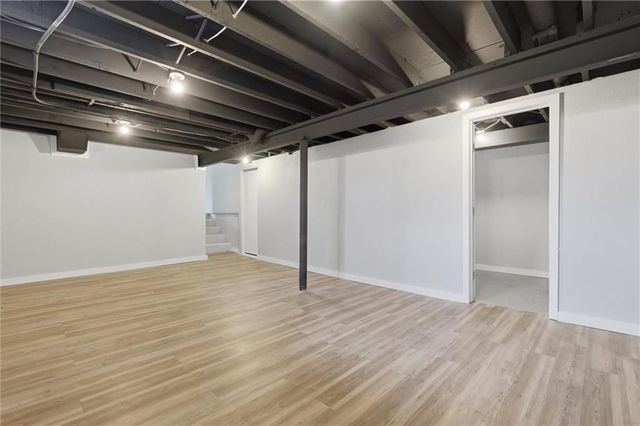 1232 OLD MANOR Road, Liberty, MO 64068