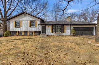 1232 OLD MANOR Road, Liberty, MO 64068