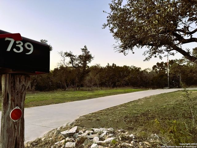 739 W OAK ESTATES DR, San Antonio, TX 78260