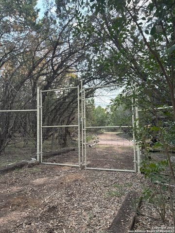 739 W OAK ESTATES DR, San Antonio, TX 78260