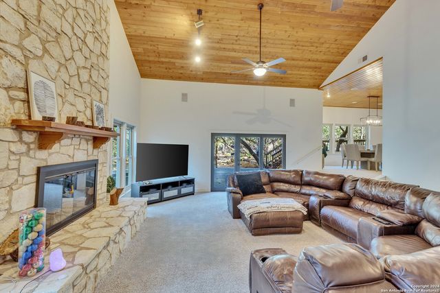 739 W OAK ESTATES DR, San Antonio, TX 78260