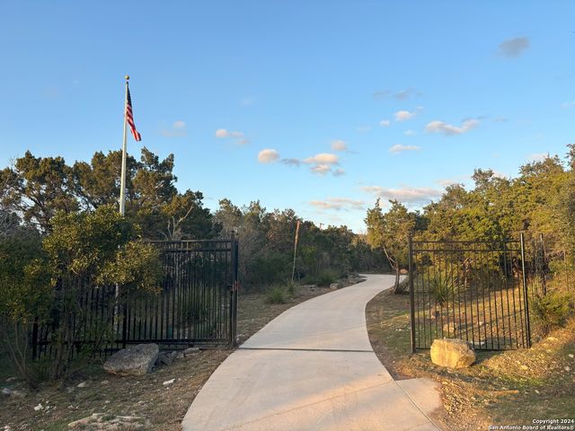 739 W OAK ESTATES DR, San Antonio, TX 78260