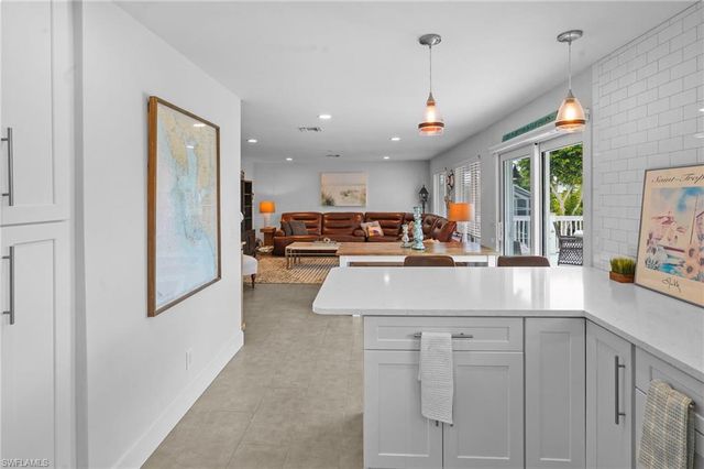 474 Lake Murex CIR, Sanibel, FL 33957