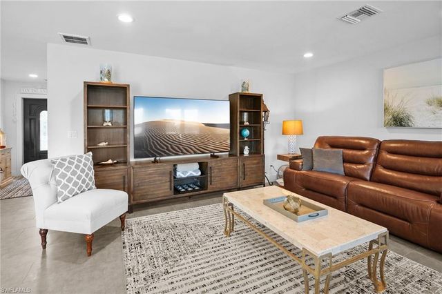 474 Lake Murex CIR, Sanibel, FL 33957