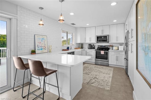 474 Lake Murex CIR, Sanibel, FL 33957