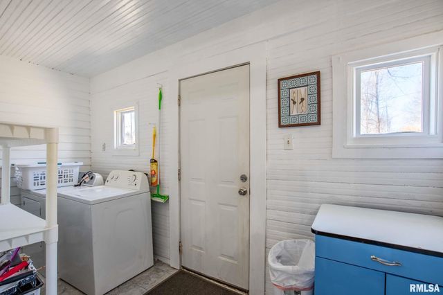 1414 NEWTON Avenue, Johnston City, IL 62951