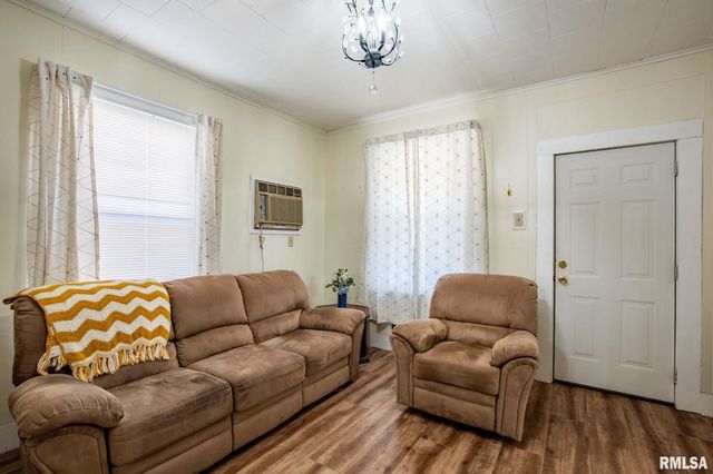 1414 NEWTON Avenue, Johnston City, IL 62951