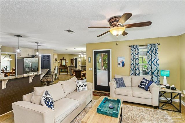 6579 Bellingham St, Navarre, FL 32566