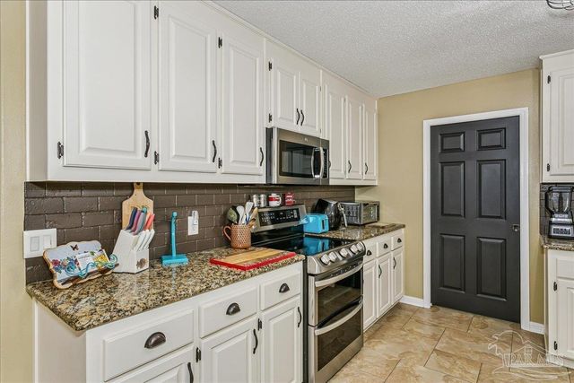 6579 Bellingham St, Navarre, FL 32566