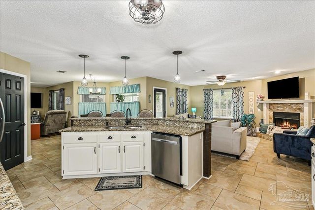 6579 Bellingham St, Navarre, FL 32566