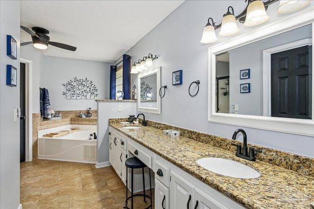 6579 Bellingham St, Navarre, FL 32566