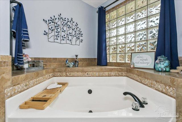 6579 Bellingham St, Navarre, FL 32566