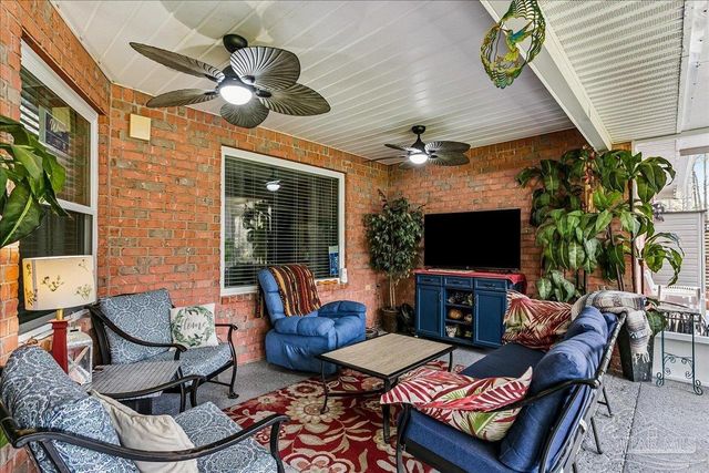 6579 Bellingham St, Navarre, FL 32566