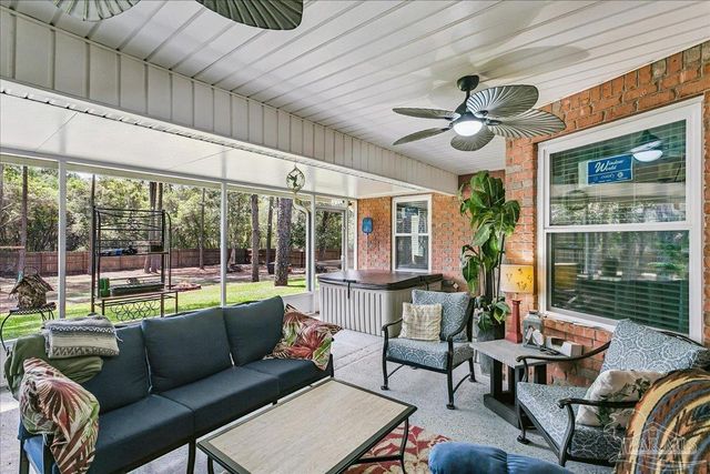 6579 Bellingham St, Navarre, FL 32566