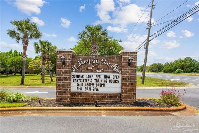 6579 Bellingham St, Navarre, FL 32566