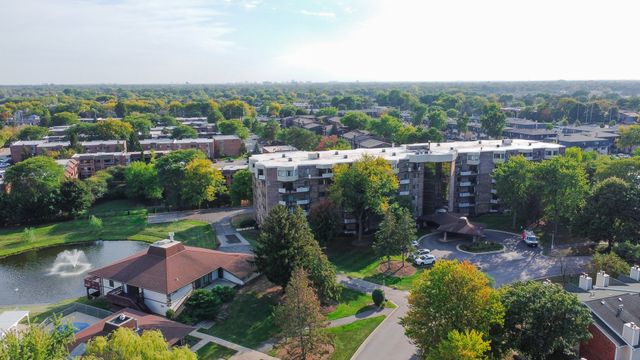 1275 E Baldwin Lane 507, Palatine, IL 60074