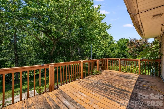 67 Banks Town Road, Weaverville, NC 28787