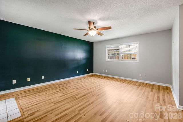 67 Banks Town Road, Weaverville, NC 28787