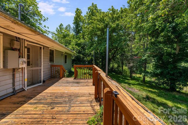 67 Banks Town Road, Weaverville, NC 28787