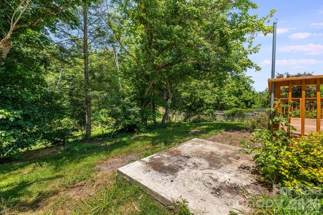 67 Banks Town Road, Weaverville, NC 28787
