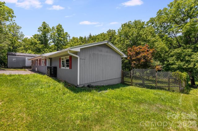 67 Banks Town Road, Weaverville, NC 28787
