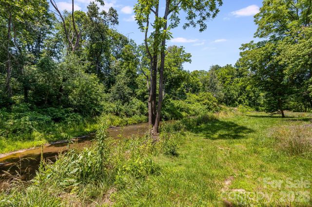67 Banks Town Road, Weaverville, NC 28787