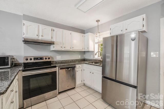 67 Banks Town Road, Weaverville, NC 28787