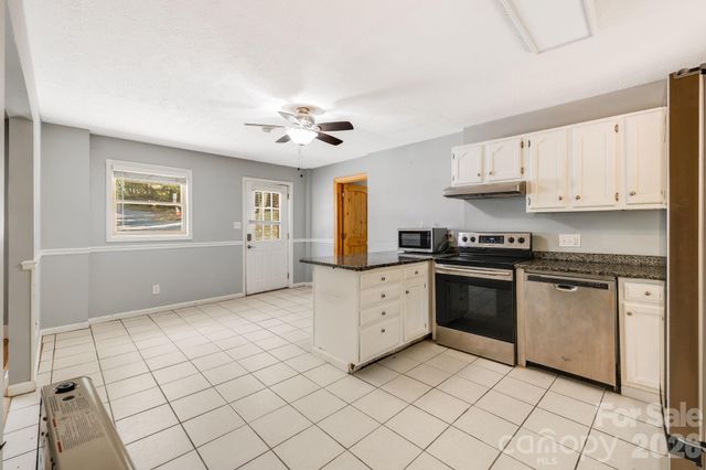 67 Banks Town Road, Weaverville, NC 28787