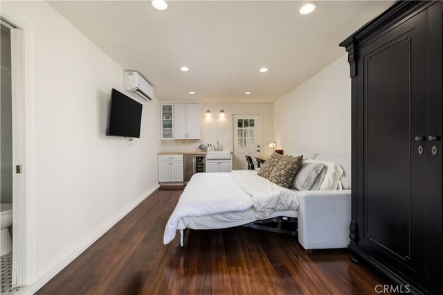 219 Pauline, Costa Mesa, CA 92627