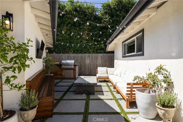 219 Pauline, Costa Mesa, CA 92627