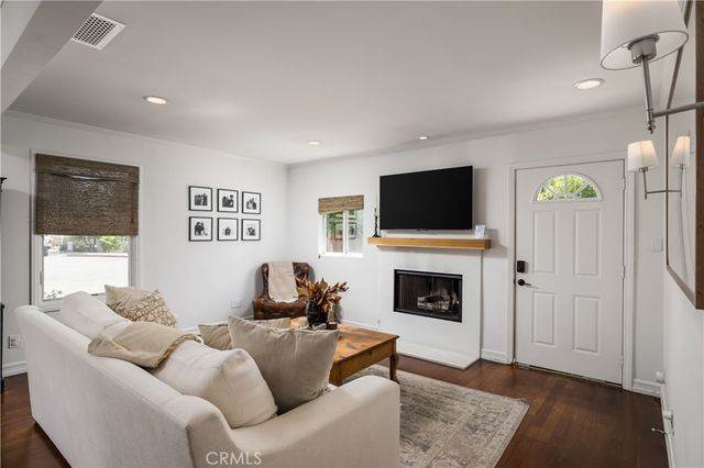 219 Pauline, Costa Mesa, CA 92627