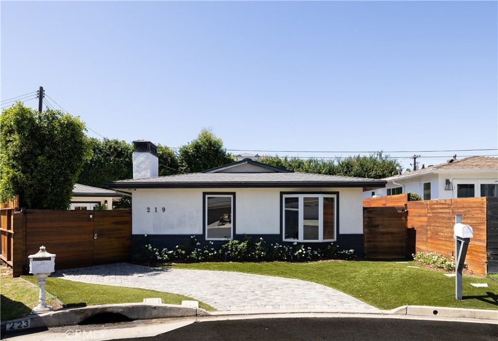 219 Pauline, Costa Mesa, CA 92627
