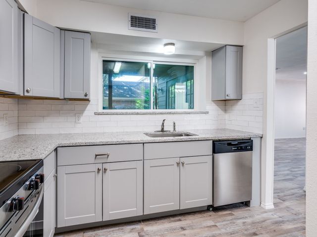 1415 Palmnold Circle E, Fort Worth, TX 76120