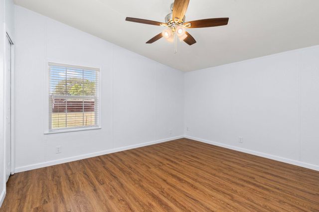 1031 County Road 152, Columbus, TX 78934