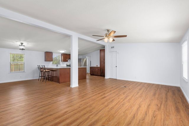 1031 County Road 152, Columbus, TX 78934