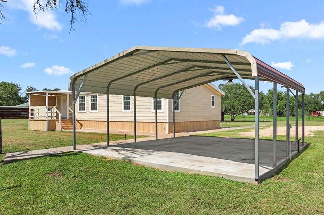 1031 County Road 152, Columbus, TX 78934