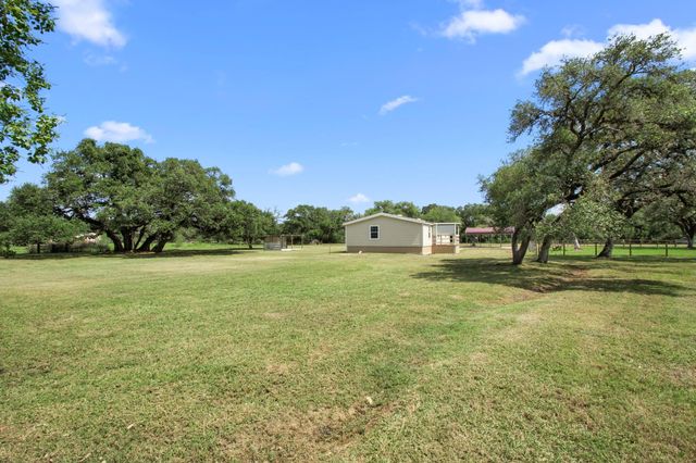 1031 County Road 152, Columbus, TX 78934