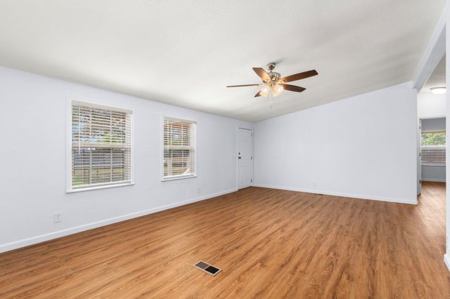 1031 County Road 152, Columbus, TX 78934