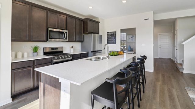 1685 baler Avenue, Aurora, IL 60503