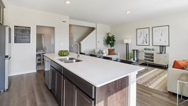 1685 baler Avenue, Aurora, IL 60503
