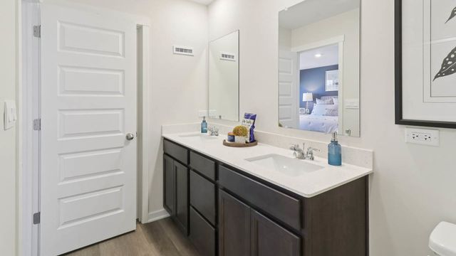 1685 baler Avenue, Aurora, IL 60503