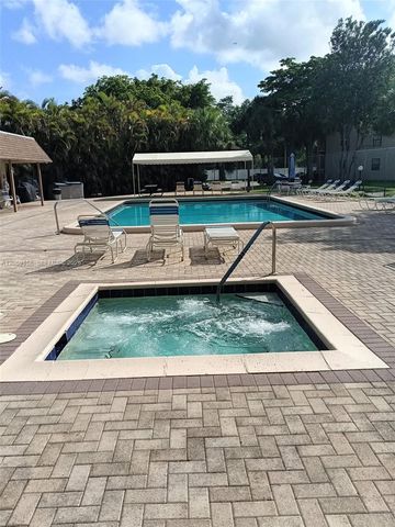 6090 N Sabal Palm Blvd 311, Tamarac, FL 33319