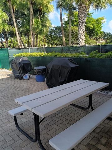6090 N Sabal Palm Blvd 311, Tamarac, FL 33319