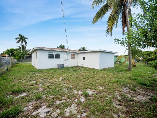 133 NW 14th Avenue, Boynton Beach, FL 33435