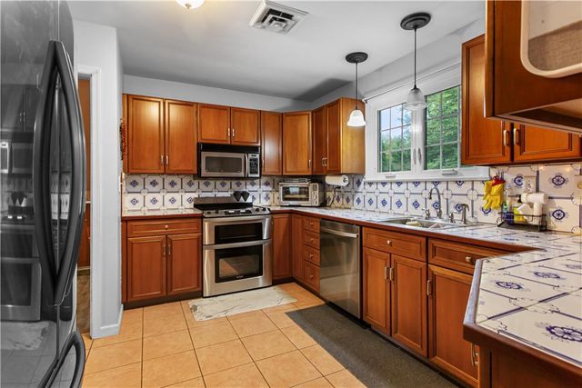 210 Jonathan Drive, Easton, PA 18045