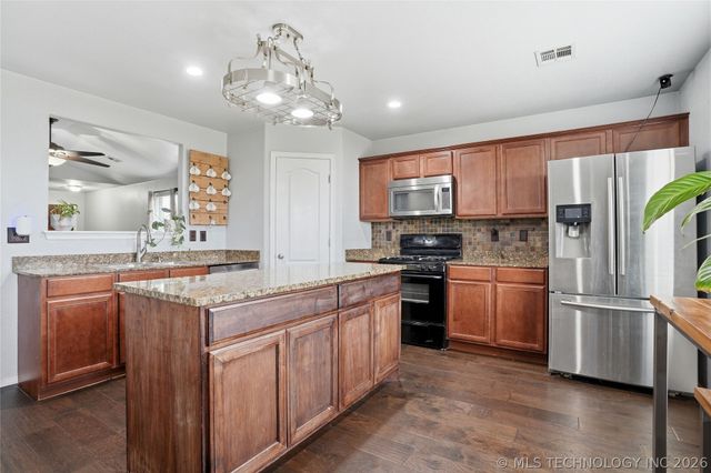 8734 E 160th Place S, Bixby, OK 74008