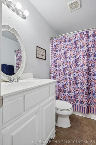8734 E 160th Place S, Bixby, OK 74008