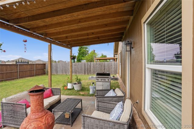 8734 E 160th Place S, Bixby, OK 74008