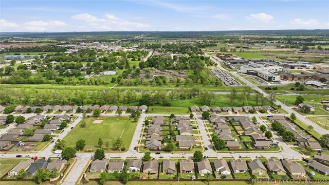 8734 E 160th Place S, Bixby, OK 74008